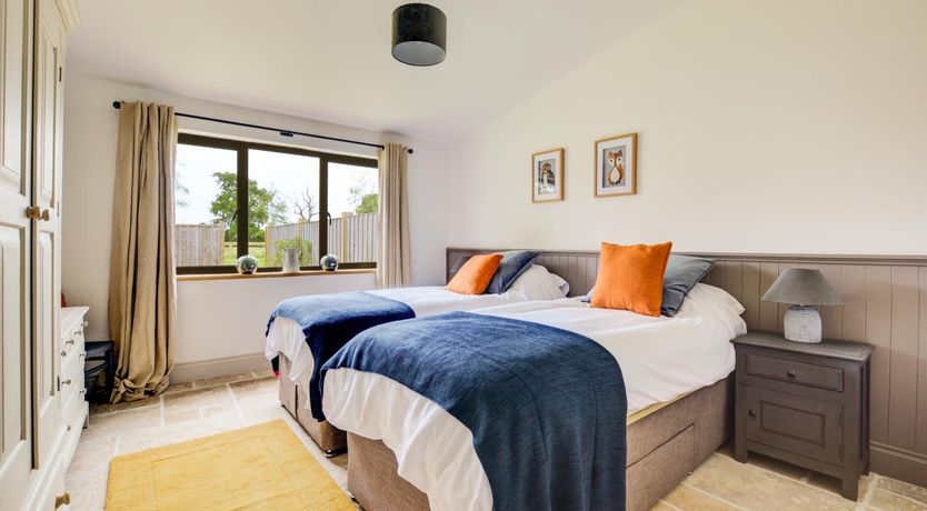Photo of 10 Bed in Briston