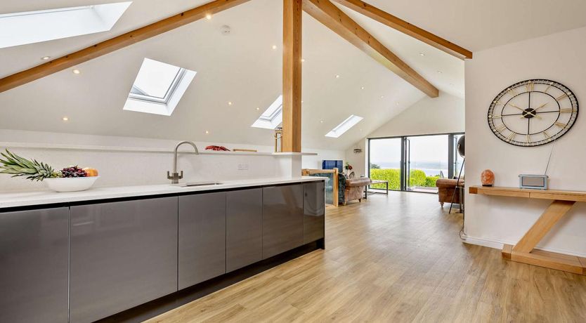 Photo of 4 Bed in Carbis Bay