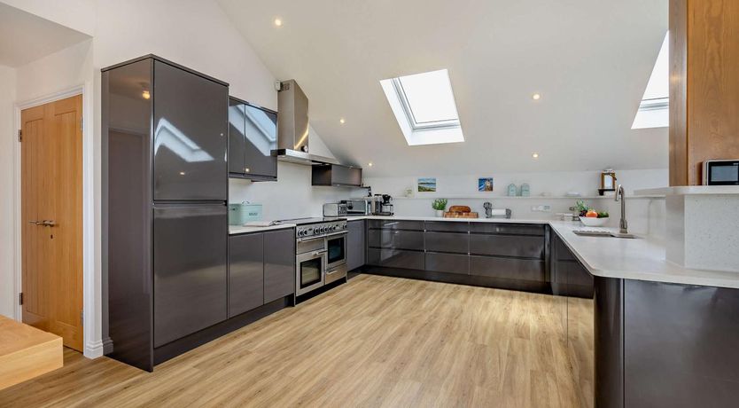 Photo of 4 Bed in Carbis Bay