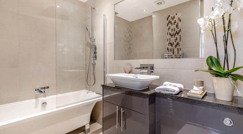 Photo of 2 Bed in Mumbles