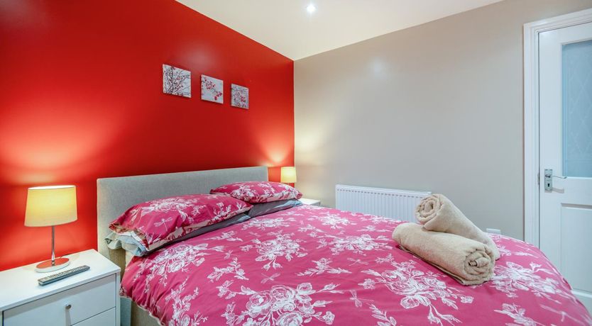 Photo of 2 Bed in Tenby
