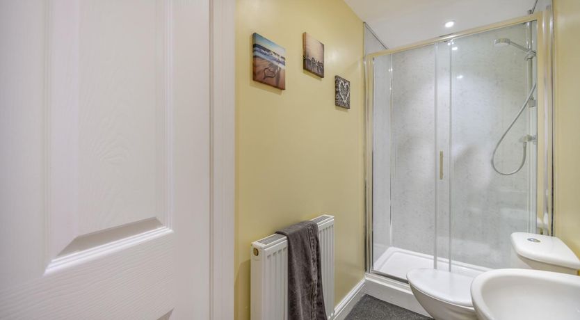 Photo of 2 Bed in Tenby