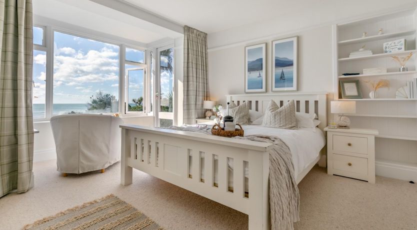 Photo of 5 Bed in Downderry