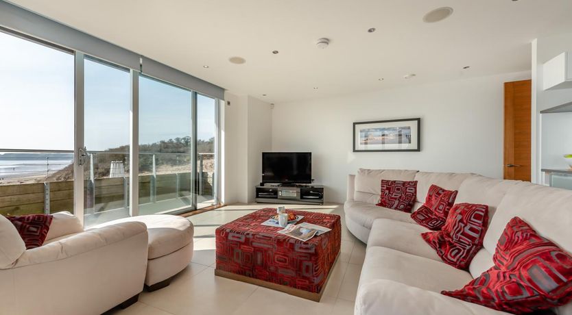 Photo of 2 Bed in Tenby