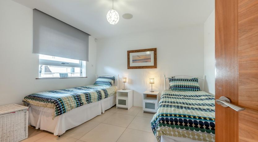 Photo of 2 Bed in Tenby
