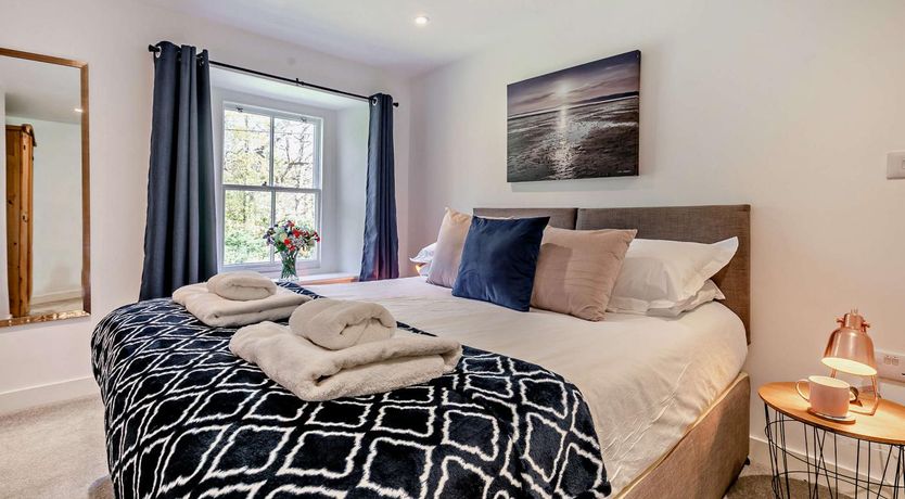 Photo of 3 Bed in St. Austell
