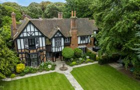 Photo of 12-bed-in-bournemouth