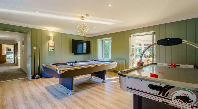 Photo of 6 Bed in Largs