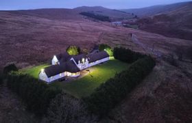 Photo of 6-bed-in-largs