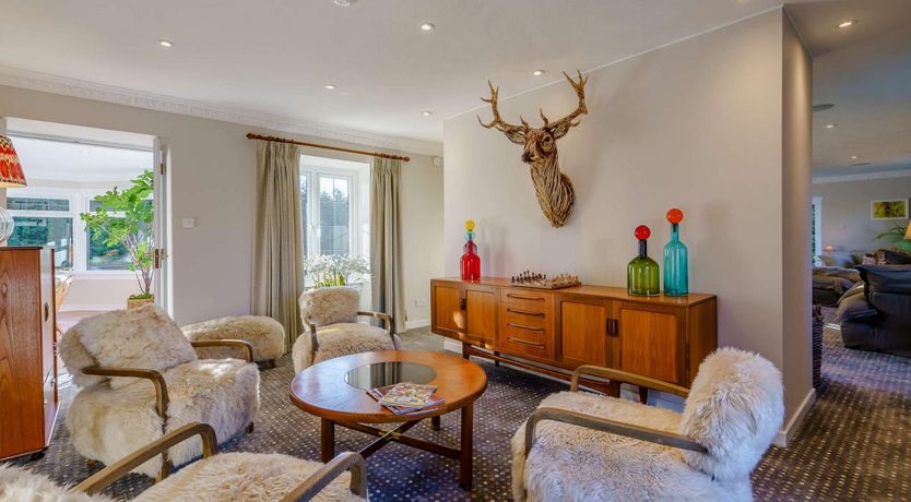 Photo of 6 Bed in Largs