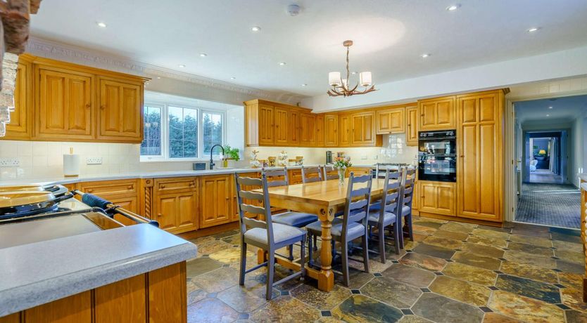 Photo of 6 Bed in Largs