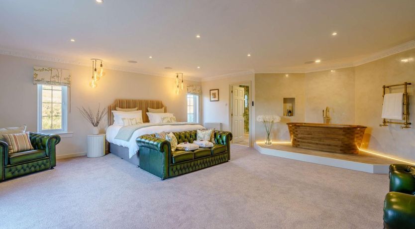Photo of 6 Bed in Largs