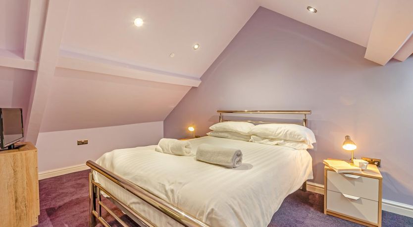 Photo of 2 Bed in Tenby