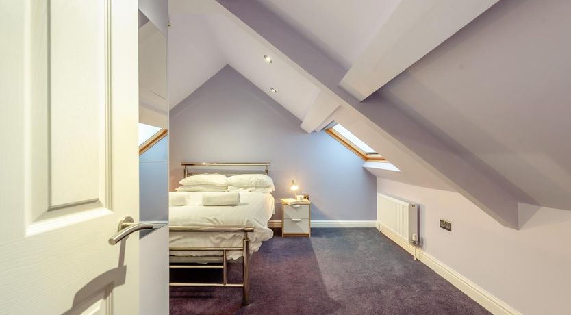 Photo of 2 Bed in Tenby