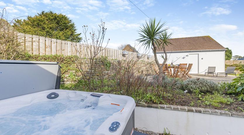 Photo of 4 Bed in St. Merryn