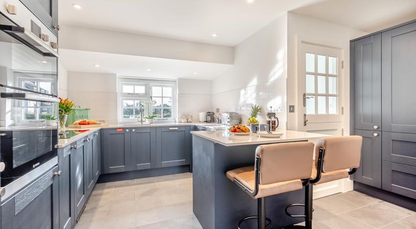 Photo of 4 Bed in St. Merryn