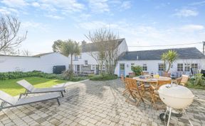 Photo of 4 Bed in St. Merryn