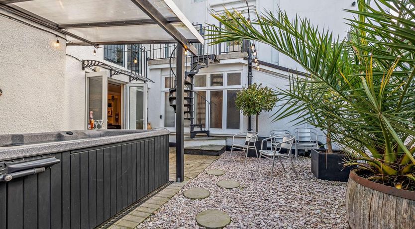 Photo of 4 Bed in Teignmouth