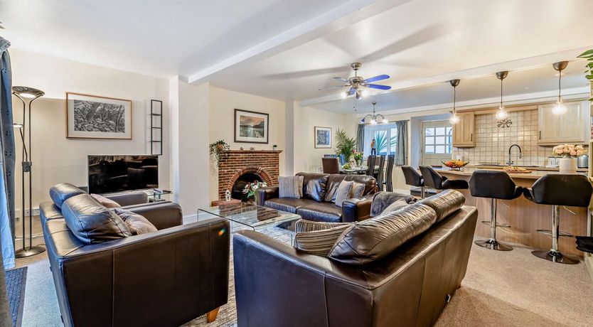 Photo of 4 Bed in Teignmouth