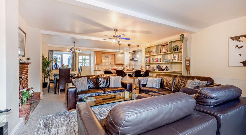 Photo of 4 Bed in Teignmouth