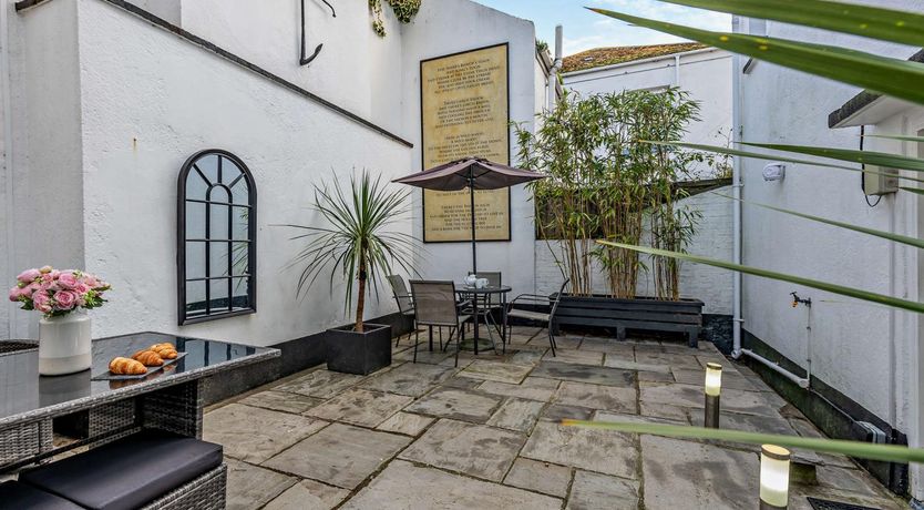 Photo of 4 Bed in Teignmouth