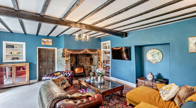 Photo of 5 Bed in Winkleigh