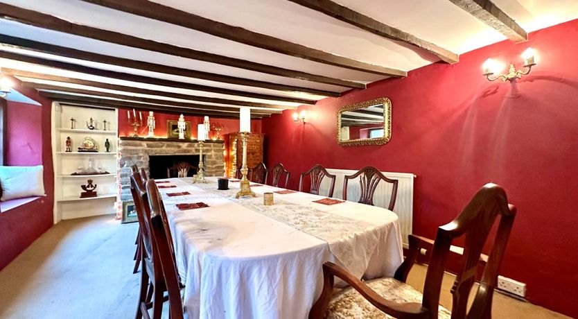 Photo of 5 Bed in Winkleigh
