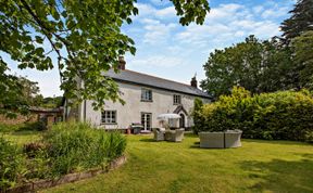 Photo of 5 Bed in Winkleigh