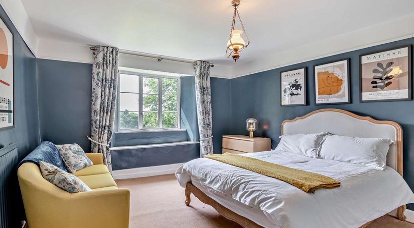 Photo of 5 Bed in Winkleigh