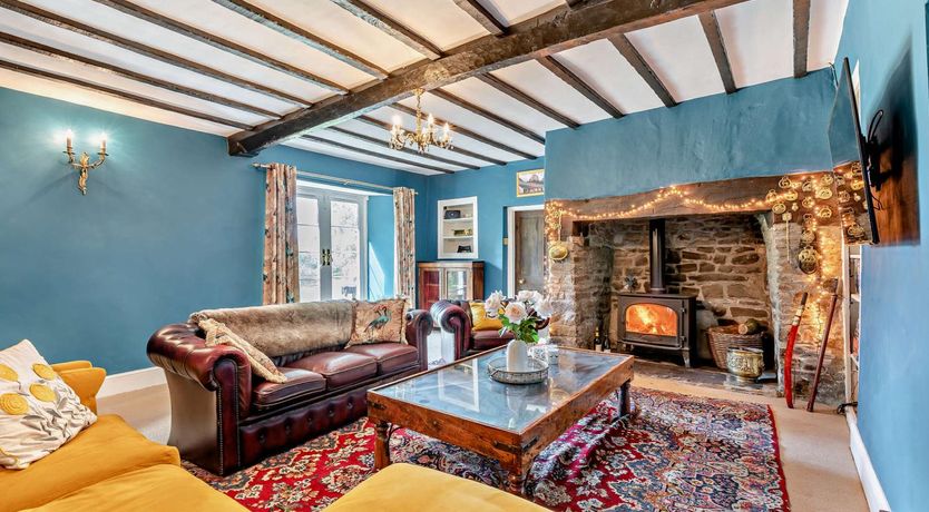 Photo of 5 Bed in Winkleigh