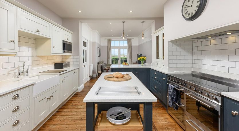 Photo of 5 Bed in Seahouses