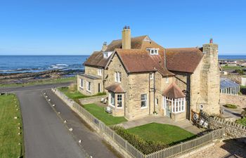 5 Bed in Seahouses Holiday Home