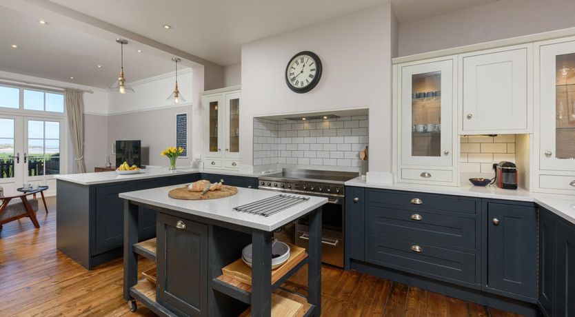 Photo of 5 Bed in Seahouses