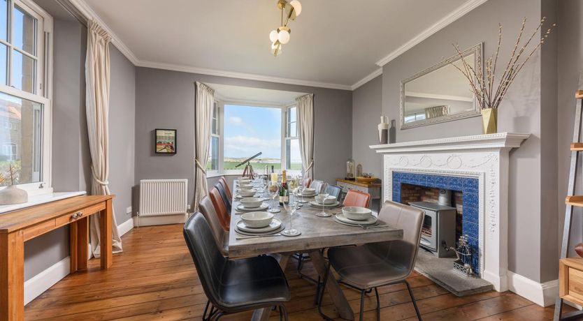 Photo of 5 Bed in Seahouses