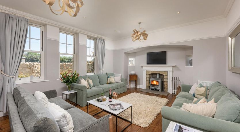 Photo of 5 Bed in Seahouses