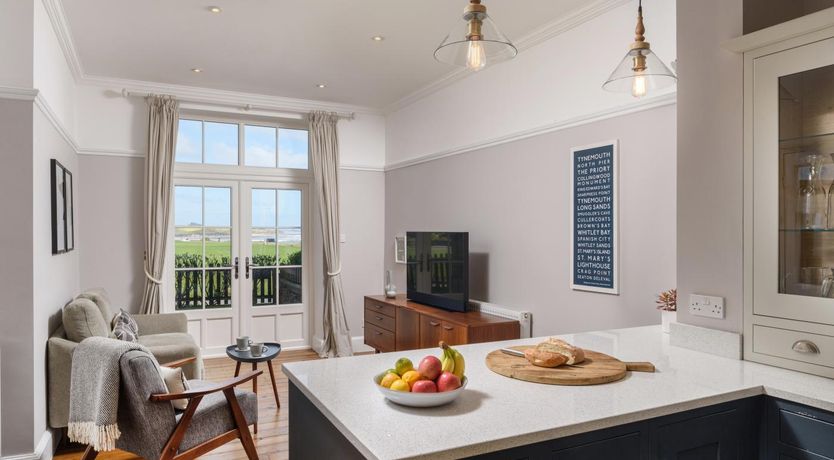 Photo of 5 Bed in Seahouses