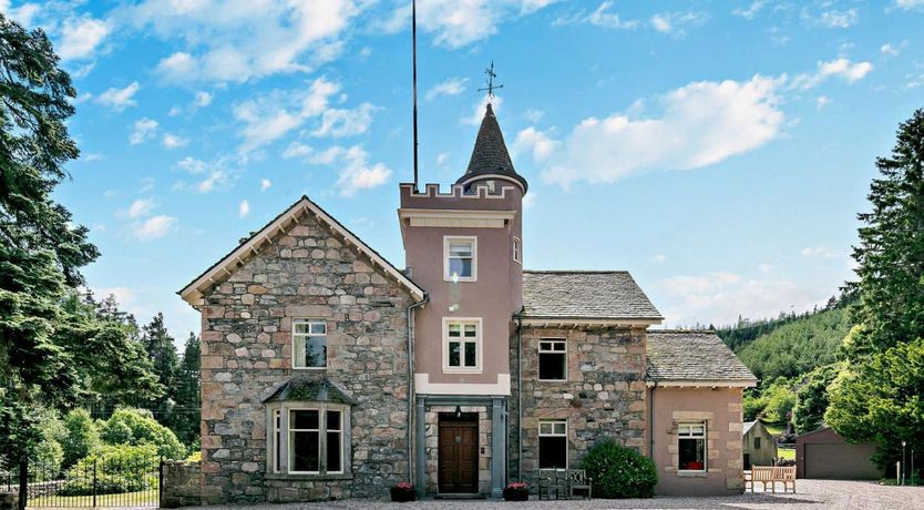 Photo of 9 Bed in Tomintoul