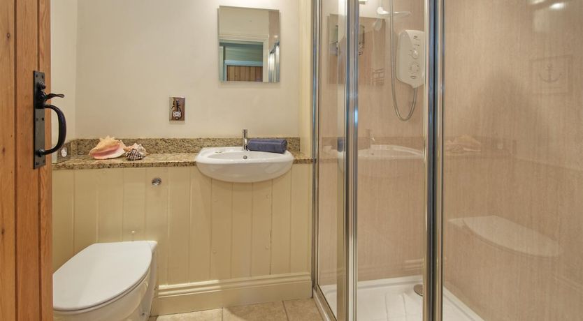 Photo of 5 Bed in North Sunderland