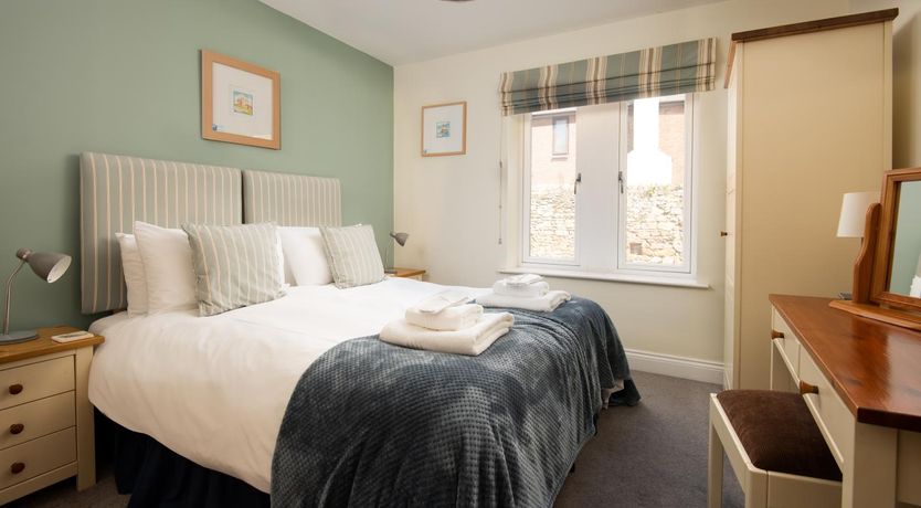 Photo of 5 Bed in North Sunderland