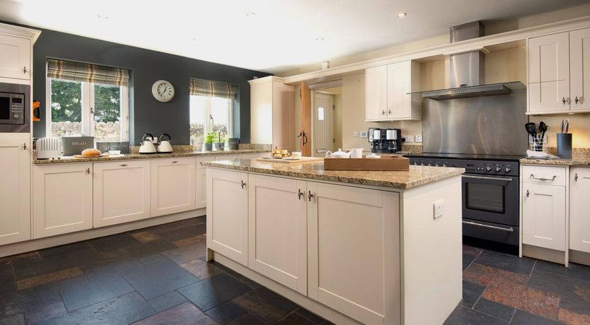 Photo of 5 Bed in North Sunderland