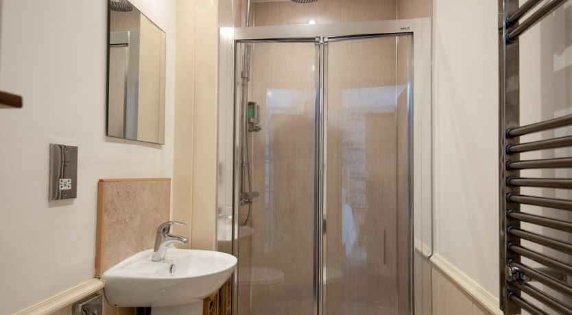 Photo of 5 Bed in North Sunderland