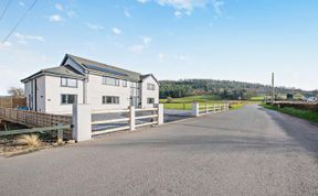 Photo of 2 Bed in Llanarthney