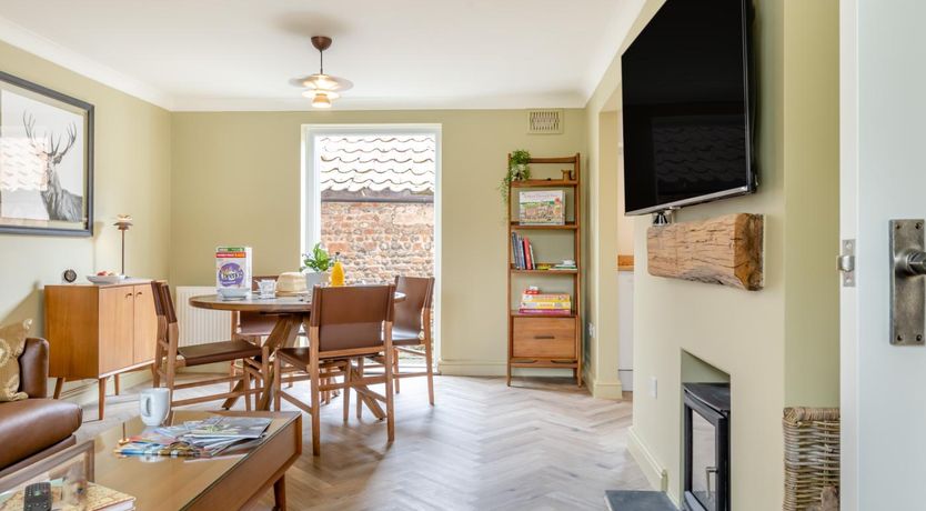 Photo of 2 Bed in Holt