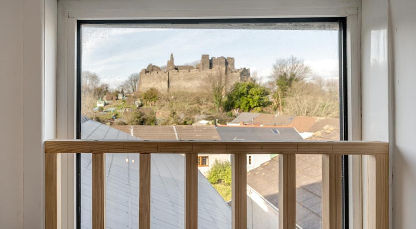 Photo of 2 Bed in Mumbles