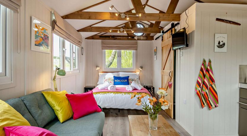 Photo of 1 Bed in Chelmondiston