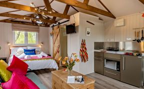 Photo of 1 Bed in Chelmondiston