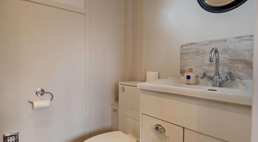Photo of 1 Bed in Chelmondiston