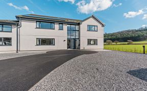 Photo of 6 Bed in Llanarthney