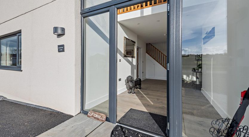 Photo of 6 Bed in Llanarthney