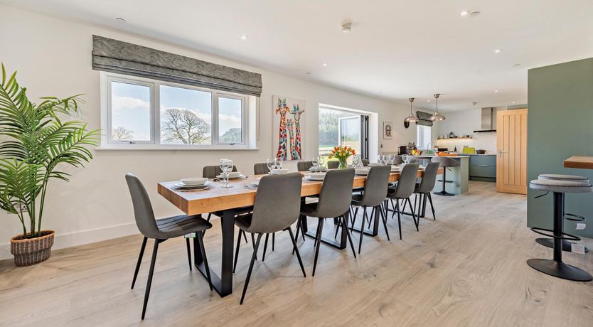 Photo of 6 Bed in Llanarthney